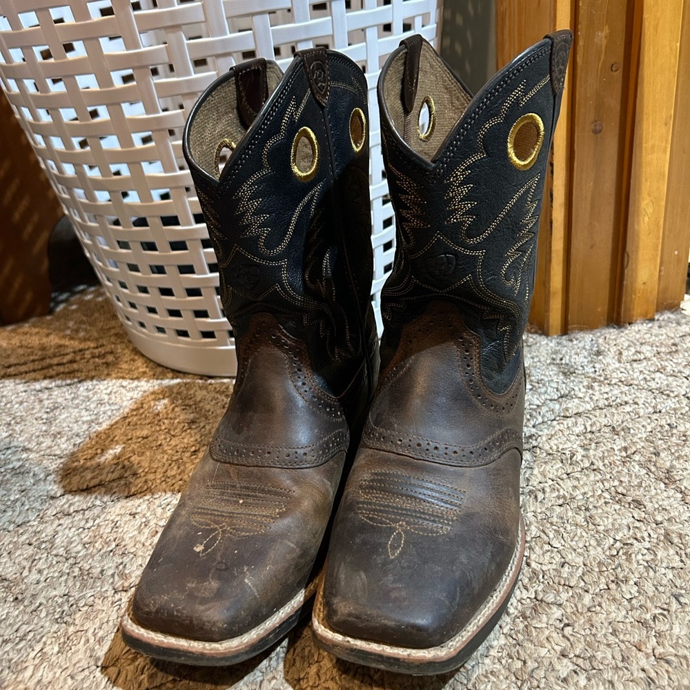 Ariat Brown and Black Western Cowboy Boots